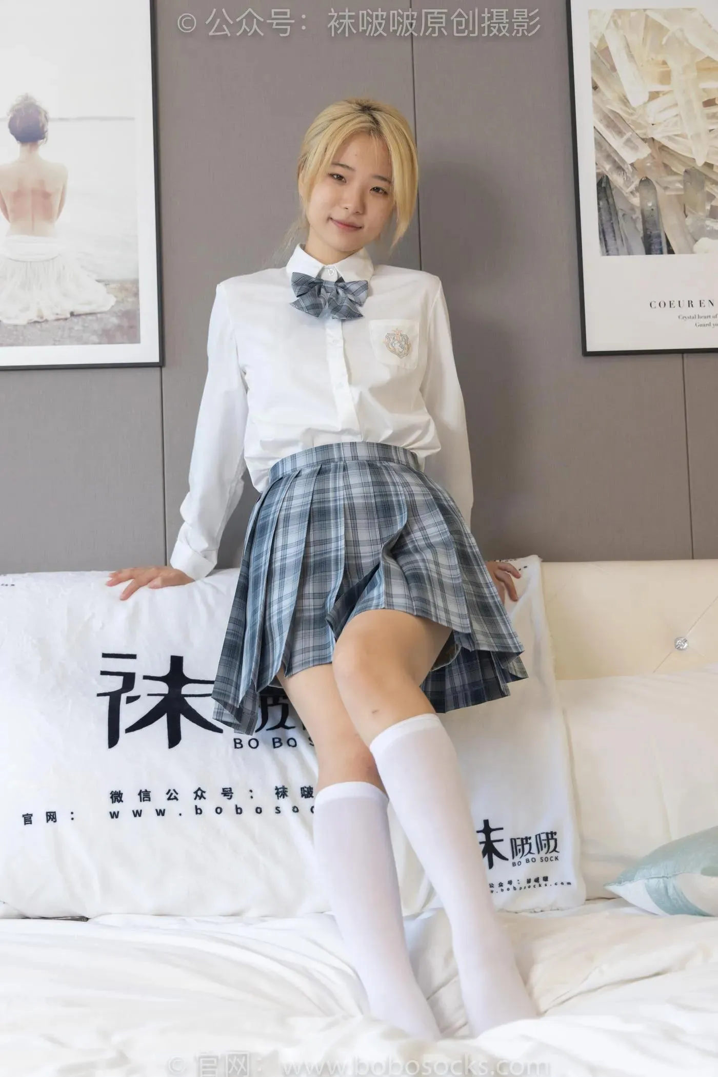 [BoBoSocks袜啵啵]NO.160 小淳-匡威板鞋、黑皮鞋、短肉丝、白丝小腿袜 [140P]插图2